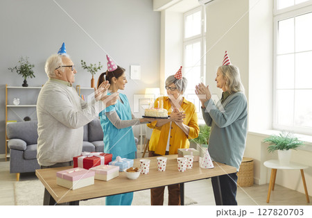 Nurse Organizing Birthday Celebration For Elderly Patients At Nursing Home 127820703