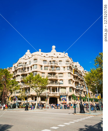 スペイン　世界遺産　カサ・ミラ　※一部ソフトフォーカス 127820786