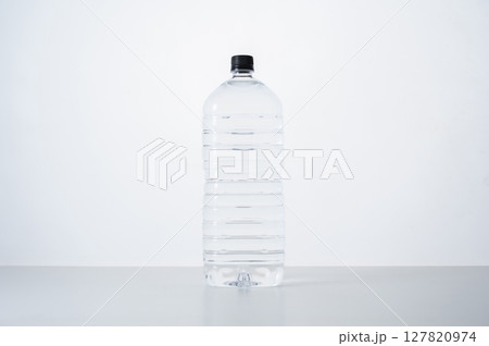 ペットボトル　水 127820974