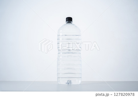 ペットボトル 水 ペットボトル 水 127820978