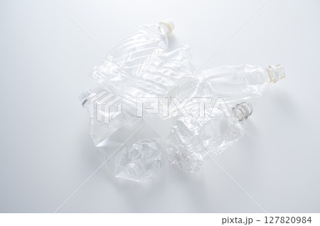 潰したペットボトル 127820984