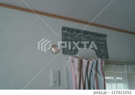 同じ部屋の中でエアコンの場所を変える 同じ部屋の中でエアコンの場所を変える 127821052