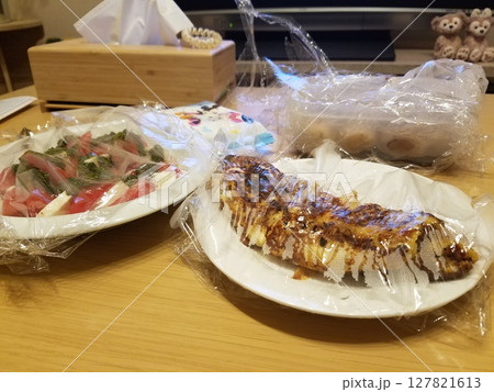 マトとチーズのカプレーゼと納豆玉子焼き 127821613