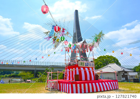 盆踊りのやぐらと豊田アローズブリッジ 127821740