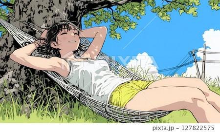 のんびり・ゆったり：夏の昼下がり木陰のハンモックで寛いでいる若い女性