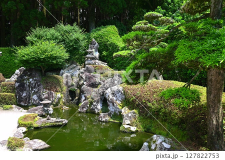 武家屋敷の日本庭園 127822753