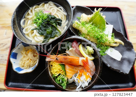 海鮮丼うどん定食 127823447