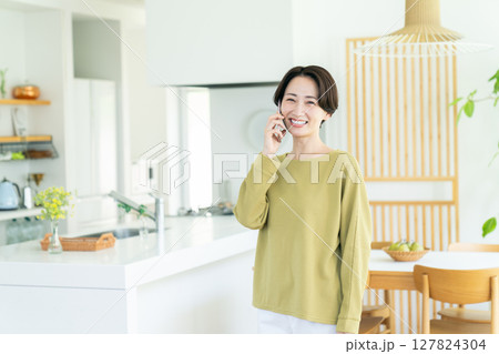 自宅のミドルの主婦 自宅のミドルの主婦 127824304