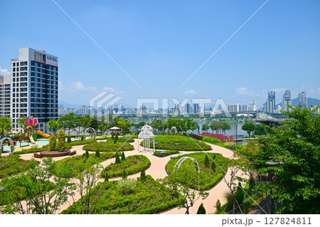 【韓国/江南区】漢江沿いの高台にある「サムソン日の出公園」 127824811