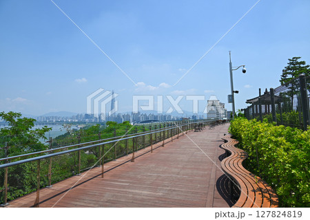 【韓国/江南区】漢江沿いの高台にある「サムソン日の出公園」 127824819