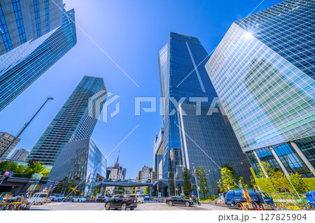 日本の東京都市景観 虎ノ門ヒルズステーションタワー（虎ノ門ヒルズ駅）や東京タワーなどを望む＝21日 127825904