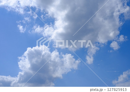 青空に浮かぶ雲 青空に浮かぶ雲 127825913