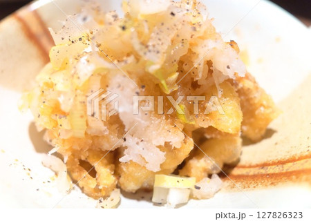 香ばしくさっぱり!居酒屋の鶏皮ポン酢 香ばしくさっぱり!居酒屋の鶏皮ポン酢 127826323