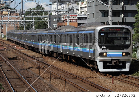 高田馬場を通過する りんかい線 70-000形 Z8編成 高田馬場を通過する りんかい線 70-000形 Z8編成 127826572