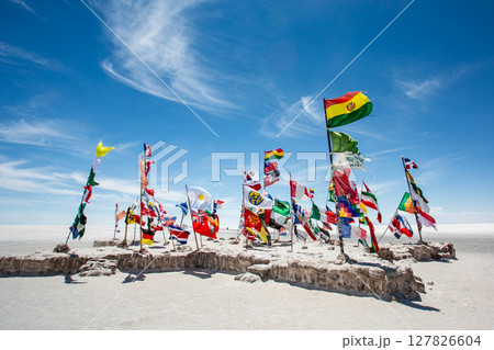死ぬまでに見たい景色　ボリビア・ウユニ塩湖のランドマーク・バンデラス広場 127826604