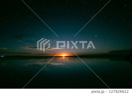 死ぬまでに見たい景色　ボリビア・ウユニ塩湖の日の出 127826622