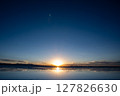 死ぬまでに見たい景色ボリビア・朝日が昇るウユニ塩湖 127826630