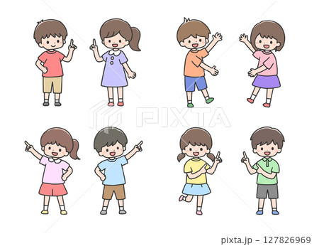 示すポーズの子どもたちのセット　半袖 127826969