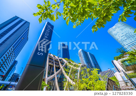 日本の東京都市景観 新たな時代へ…（外国人観光客らで賑わう）麻布台ヒルズなどを望む＝21日 127828330