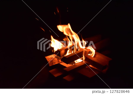 焚火 焚火 127828646