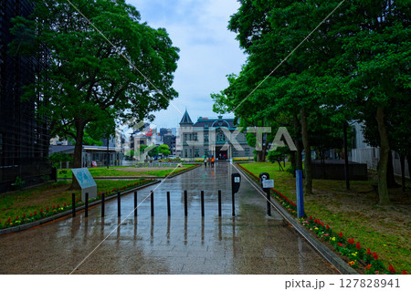 小雨降る旧福岡県公会堂貴賓館 127828941