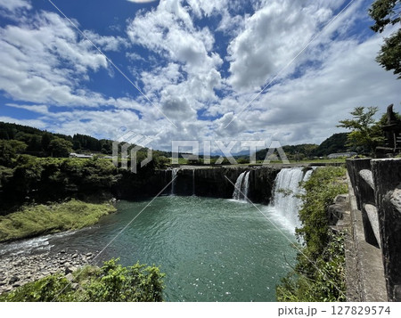 日本一のおんせん県おおいたの原尻の滝 日本一のおんせん県おおいたの原尻の滝 127829574