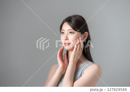 女性　ビューティー　スキンケア	 127829589