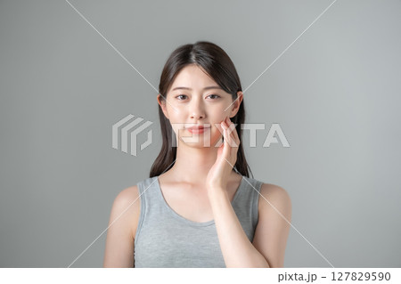 女性　ビューティー　スキンケア	 127829590