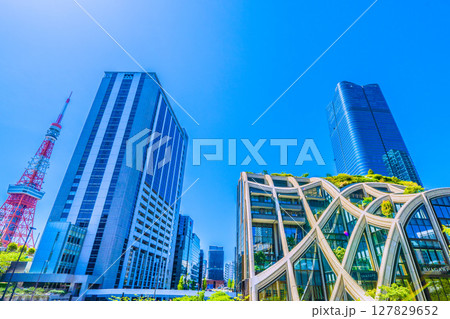 日本の東京都市景観 新たな時代へ…（外国人観光客らで賑わう）麻布台ヒルズや東京タワーなどを望む 127829652