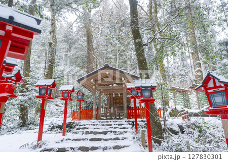 冬の京都　貴船神社結社（中宮）　本殿 127830301