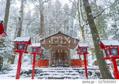 冬の京都　貴船神社結社（中宮）　本殿 127830303