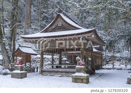貴船神社奥宮 雪景色の本殿 貴船神社奥宮 雪景色の本殿 127830320