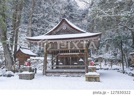 貴船神社奥宮 雪景色の本殿 貴船神社奥宮 雪景色の本殿 127830322