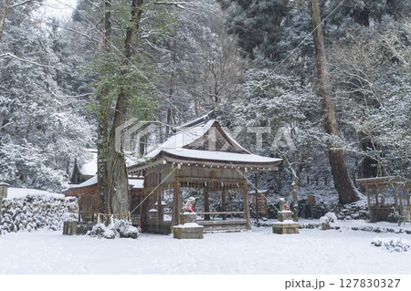貴船神社奥宮 雪景色の本殿 貴船神社奥宮 雪景色の本殿 127830327