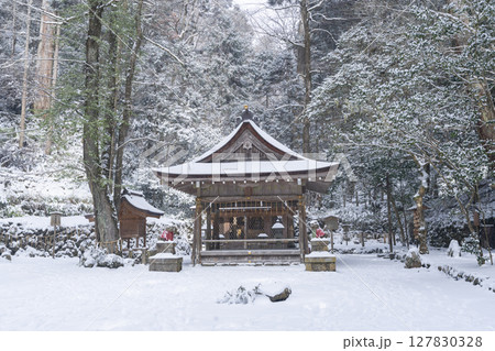 貴船神社奥宮 雪景色の本殿 貴船神社奥宮 雪景色の本殿 127830328