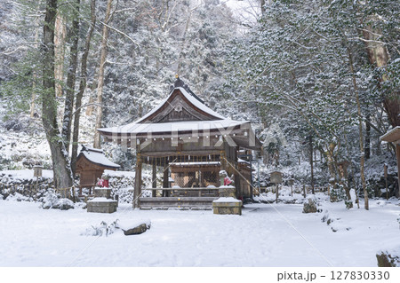 貴船神社奥宮 雪景色の本殿 貴船神社奥宮 雪景色の本殿 127830330