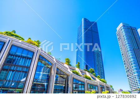 日本の東京都市景観 新たな時代へ…(外国人観光客らで賑わう)麻布台ヒルズなどを望む=21日 日本の東京都市景観 新たな時代へ…(外国人観光客らで賑わう)麻布台ヒルズなどを望む=21日 127830892