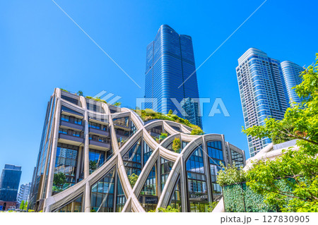 日本の東京都市景観 新たな時代へ…（外国人観光客らで賑わう）麻布台ヒルズなどを望む＝21日 127830905