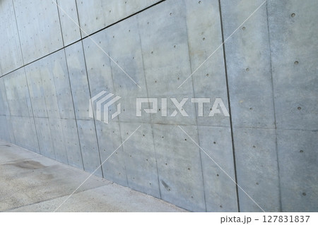 コンクリート打ち放しの外壁 127831837