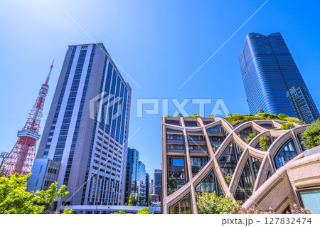 日本の東京都市景観 新たな時代へ…(外国人観光客らで賑わう)麻布台ヒルズや東京タワーなどを望む 日本の東京都市景観 新たな時代へ…(外国人観光客らで賑わう)麻布台ヒルズや東京タワーなどを望む 127832474