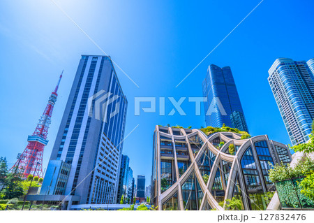 日本の東京都市景観 新たな時代へ…(外国人観光客らで賑わう)麻布台ヒルズや東京タワーなどを望む 日本の東京都市景観 新たな時代へ…(外国人観光客らで賑わう)麻布台ヒルズや東京タワーなどを望む 127832476