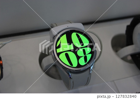 最新フォルダブル折りたたみスマホ！Galaxy Z Fold/Flip, Huawei Mate他 127832840