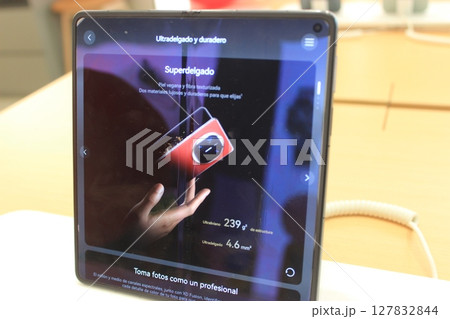 最新フォルダブル折りたたみスマホ！Galaxy Z Fold/Flip, Huawei Mate他 127832844