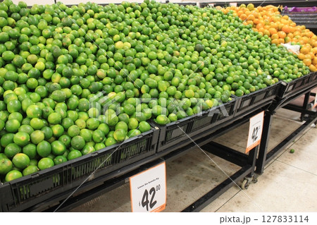 メキシコ!カリブ海とのコントラストが美しいトゥルム遺跡と光のカーテンが美しいグランセノーテ、カンクン メキシコ!カリブ海とのコントラストが美しいトゥルム遺跡と光のカーテンが美しいグランセノーテ、カンクン 127833114