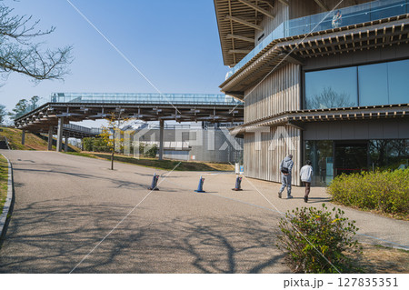 静岡市にある晴れた日の朝の日本平夢テラスの風景(静岡県) 静岡市にある晴れた日の朝の日本平夢テラスの風景(静岡県) 127835351