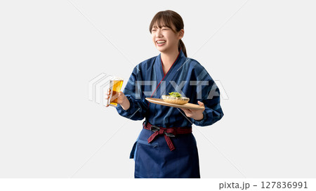 居酒屋・飲食店スタッフの若い女性 居酒屋・飲食店スタッフの若い女性 127836991