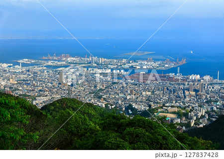 【兵庫県】鉢巻展望台から見た神戸市街 127837428