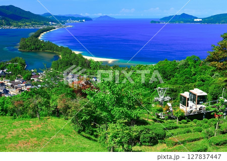 【京都府】天橋立ビューランドのモノレールと天橋立 127837447