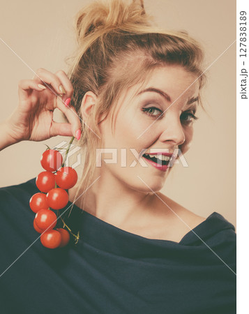Woman holding fresh cherry tomatoes 127838189