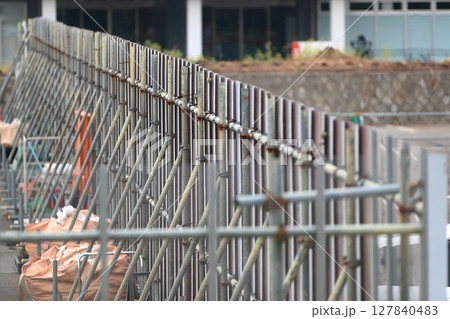 仮囲い（万能鋼板） 127840483